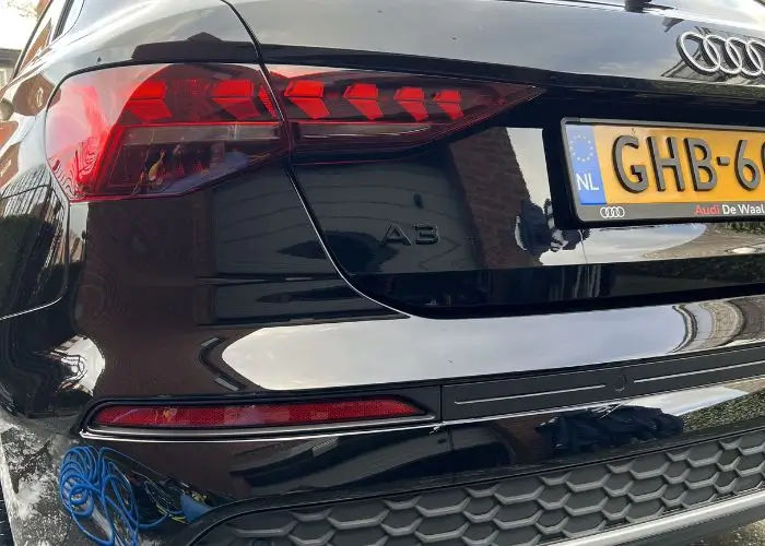 afbeelding van de achterkant van een audi a3